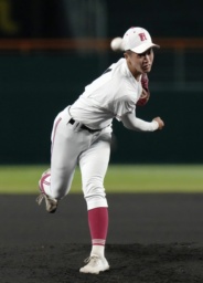 　津田学園―叡明　タイブレークの１２回裏津田学園無死一、二塁、伊藤の投前バントが失策を誘いサヨナラとなる。投手田口、捕手青木＝甲子園