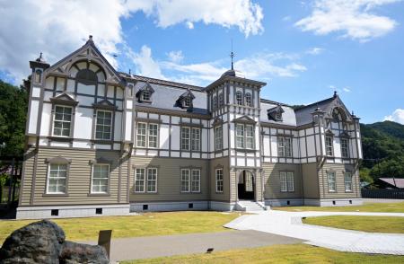 　一般向けに開館した足尾銅山記念館＝８日、栃木県日光市