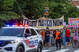 　１１日、米首都ワシントンで展開されたトランプ米大統領への抗議を示すデモ（ゲッティ＝共同）