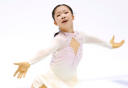 　女子フリー　演技する中井亜美＝木下カンセーアイスアリーナ