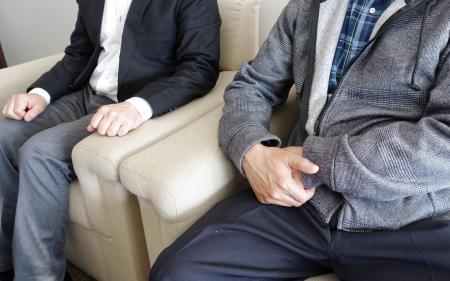 　アフガニスタンに帰国した後、再来日した在カブール日本大使館の元現地職員２人＝２０２３年４月、東京都内