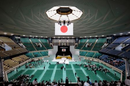 　全国戦没者追悼式が行われる東京・日本武道館＝１５日午前９時１９分