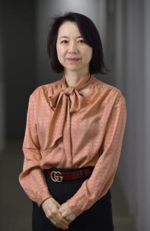 　作家の深沢潮さん
