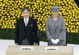 　全国戦没者追悼式に参列された天皇、皇后両陛下＝１５日午前１１時５１分、東京・日本武道館