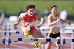 　男子１１０メートル障害で１２秒９２の日本新を樹立した村竹ラシッド＝福井県営陸上競技場