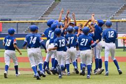 　小学生野球の高円宮賜杯第４５回全日本学童軟式野球大会マクドナルド・トーナメントで優勝を果たした長曽根ストロングス＝ハードオフ新潟