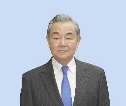 　１８日、会談した中国の王毅外相（左）とインドのジャイシャンカル外相＝ニューデリー（インド外務省提供・ＡＰ＝共同）
