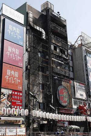 　火災があった大阪・道頓堀のビル＝１９日