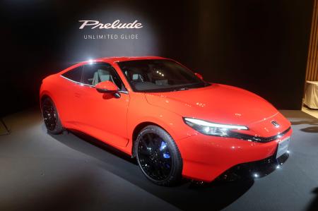 　ホンダが発売する新型クーペ「プレリュード」＝４日午前、東京都渋谷区