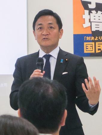 　ＳＮＳに関する勉強会であいさつする国民民主党の玉木代表＝４日午前、国会内