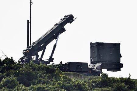 航空自衛隊宮古島分屯基地に展開する地対空誘導弾パトリオット(PAC3)=2023年、沖縄県宮古島市