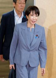 　自民党の鈴木俊一総務会長、麻生太郎元首相