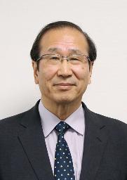 　ノーベル化学賞の受賞が決まり、記者会見で笑顔を見せる京都大の北川進氏＝８日午後８時８分、京都市左京区