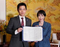 　　自民党の高市早苗総裁（左）、日本維新の会の吉村洋文代表