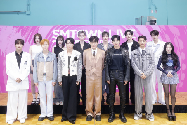 『SMTOWN LIVE 2025 in TOKYO』フォト＆トークセッションに参加者 （撮影：田中聖太郎写真事務所）