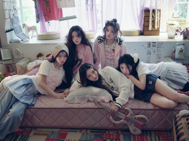 Japan 1st Single「時よ止まれ」コンセプトフォト（P）＆（C）BELIFT LAB Inc.