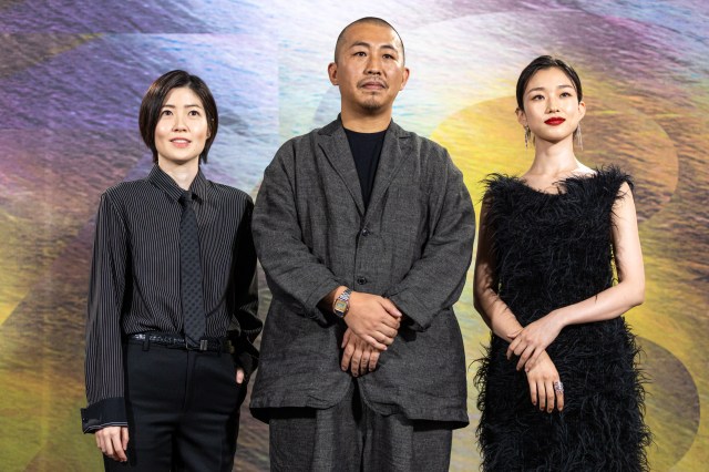 映画『旅と日々』（11月7日公開） シム・ウンギョン、三宅唱監督、河合優実（C）2025『旅と日々』製作委員会