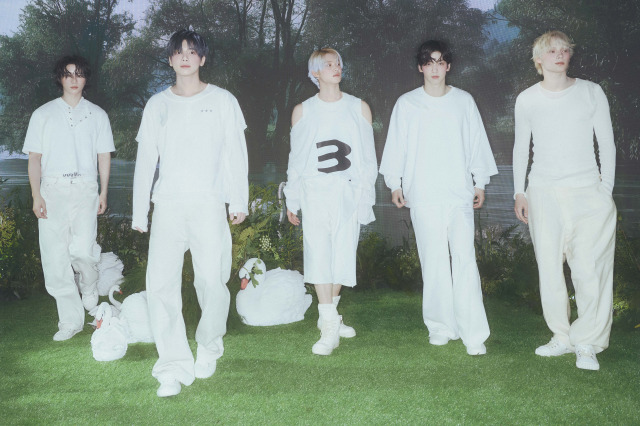TOMORROW X TOGETHER日本3rdアルバム『Starkissed』「Alight」コンセプト写真（P）＆（C）BIGHIT MUSIC