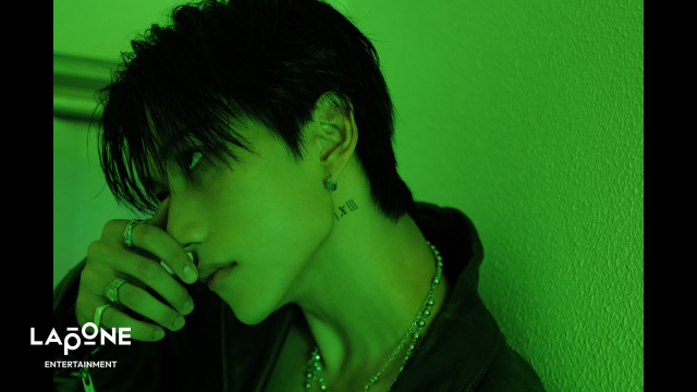 INI池崎理人「1×3」MV公開（C）LAPONE ENTERTAINMENT