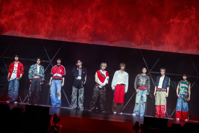 『&TEAM 3rd Anniversary［縁 DAY］』より&TEAM（「W.O.L.F. （Win Or Lose Fight）」）（C）YX LABELS