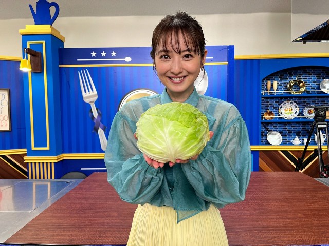 10日放送『激突メシあがれ』に出演する佐々木希（C）NHK