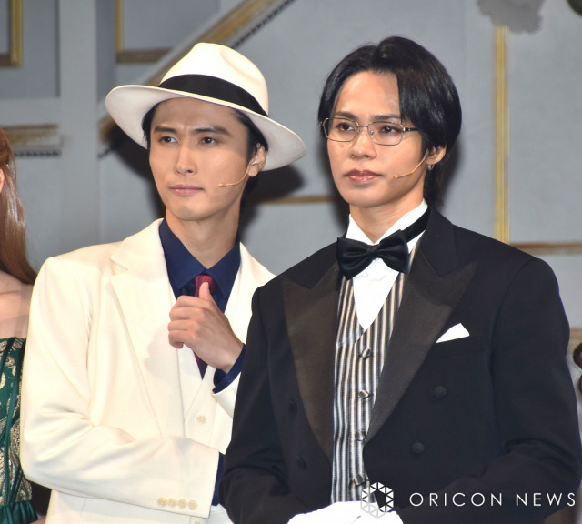 音楽劇『謎解きはディナーのあとで』初日会見に登壇した（左から）橋本良亮、上田竜也（C）ORICON NewS inc.
