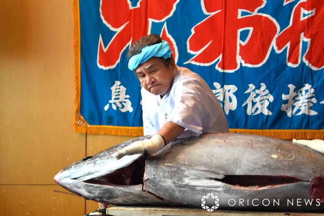 鳥羽一郎、全カタログ解禁記念で「マグロ解体ショー」を開催 （C）ORICON NewS inc.
