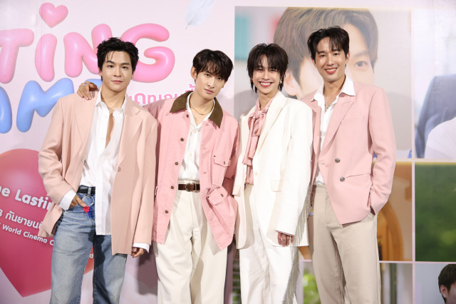 ドラマ『Dating Game～口説いてもいいですか、ボス!?～』イベントに登場したSnow Man・向井康二（左から2番目）（C）atinggame2025