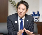 インタビューに応じるスポーツ庁の鈴木大地長官＝２９日、東京都の同庁