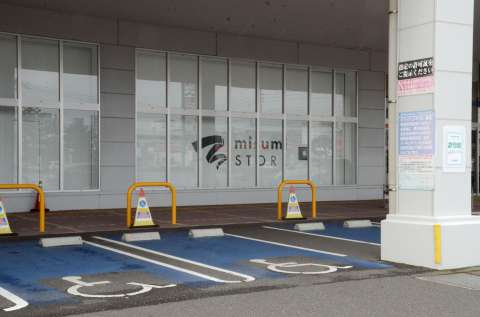 オプシアミスミの身障者用駐車場＝鹿児島市宇宿２丁目