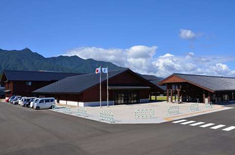 屋久島町役場＝屋久島町小瀬田