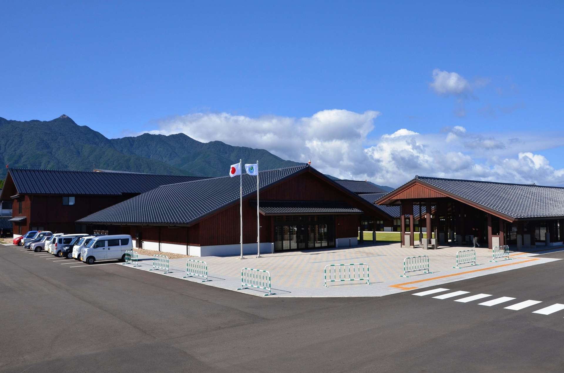 屋久島町役場＝屋久島町小瀬田