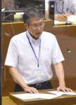 西之表市馬毛島への自衛隊基地整備計画について考えを述べる八板俊輔市長＝２日午前、同市議会