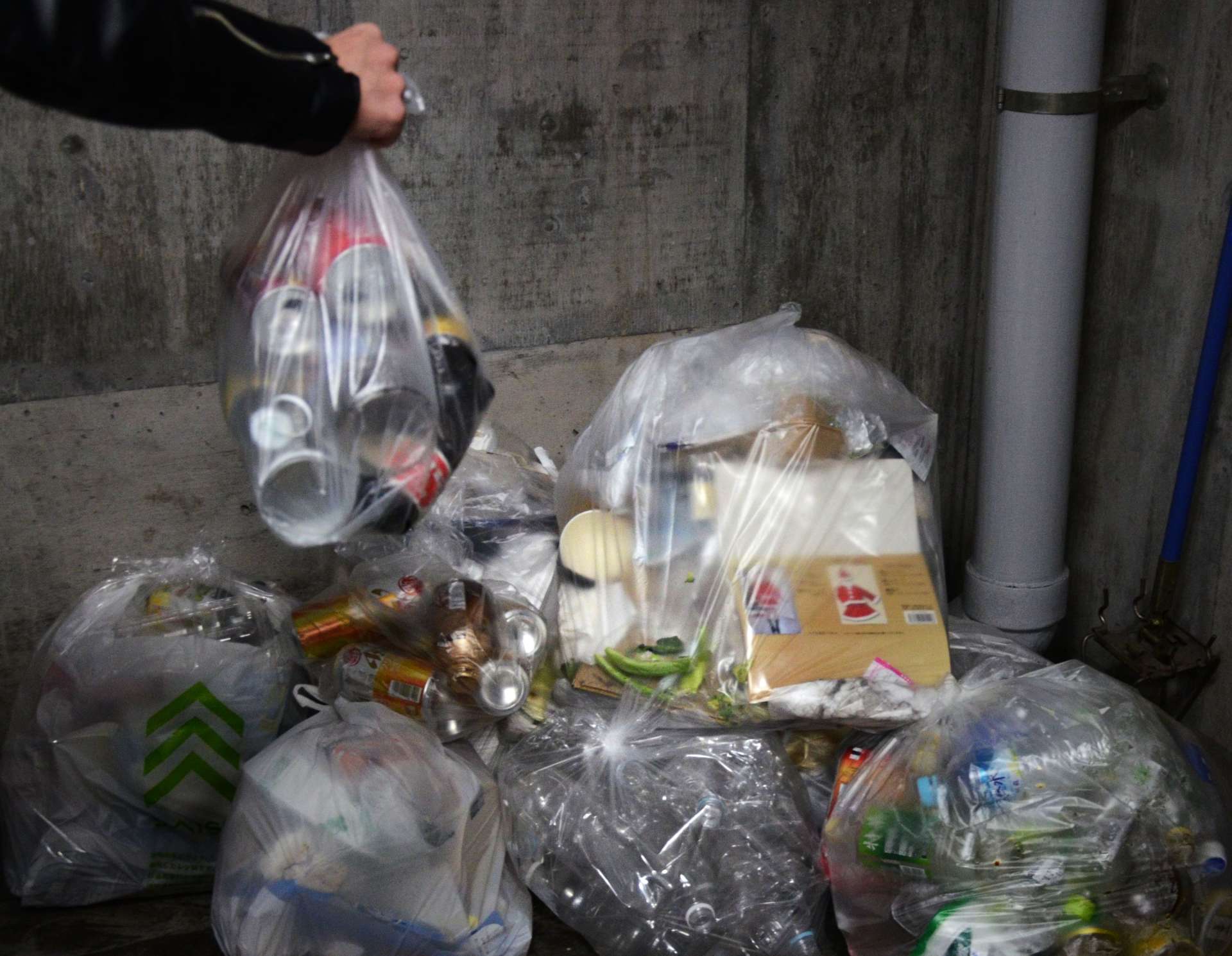 かつての隣人を死なせたきっかけはごみの放置だった（写真と記事は関係ありません）
