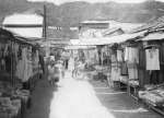 日本本土復帰して商品や物資が出回るようになった名瀬市商店街＝１９５４（昭和２９）年９月１日