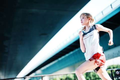 鹿児島マラソンでＰＲランナーを務める志村美希さん（本人提供）