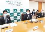 ２０２３年度の事業計画を話すＪＡ県中央会の山野徹会長（中央）＝２７日、鹿児島市のＪＡ県会館