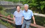 ８・６水害を振り返る福村宇吉さん（右）と妻のセツ子さん＝１３日、鹿児島市小山田町