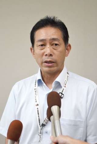 「今後も被害状況把握に努めたい」と話す大迫秀治港湾商工課長＝２０日、志布志市役所