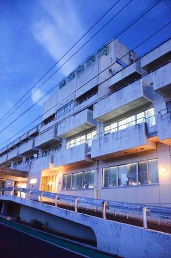 〈関連〉故郷の徳之島町に立つ徳之島徳洲会病院＝１１日