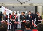 テープカットで救命救急センターの開所を祝う出席者ら＝９日、鹿児島市の米盛病院