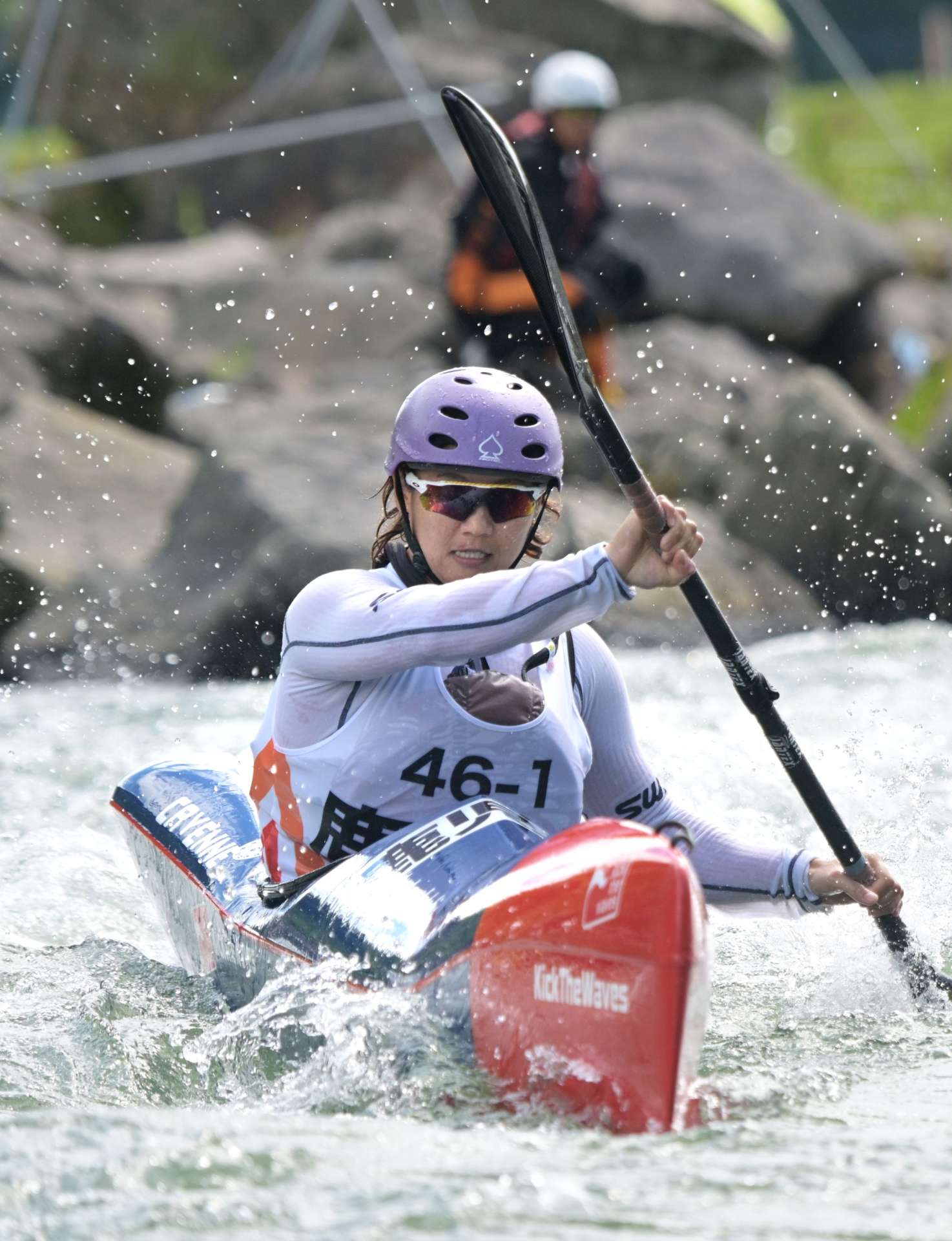 成年女子ワイルドウオーター・カヤックシングル（スプリント）で３位の鹿児島・田中香奈＝湧水町轟の瀬特設競技場