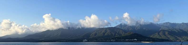 〈関連〉高峰が連なり、「洋上アルプス」と称される屋久島