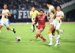 ゴールを狙う鹿児島Ｕ・田中＝鹿児島市の白波スタジアム