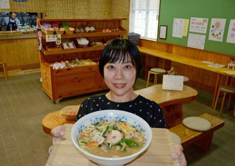 紫尾区営大衆浴場横のふれあい館内にオープンした「神の湯食堂」＝さつま町紫尾