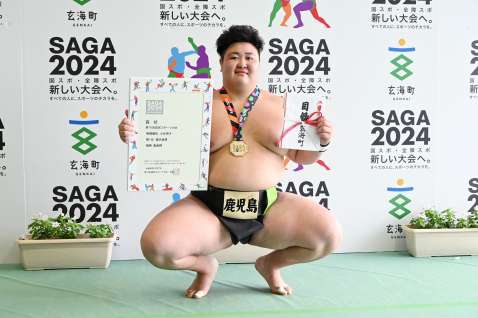 相撲少年男子個人で優勝した鹿児島の福崎真逢輝（樟南高）＝玄海町社会体育館