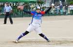 少年女子決勝、力投する鹿児島の先発・勝山＝太良町Ｂ＆Ｇ海洋センター運動広場