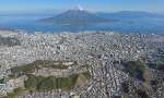 上空から望む鹿児島市の街並み。市長選告示まで１７日で１カ月となった＝１月（本社チャーター機から撮影）