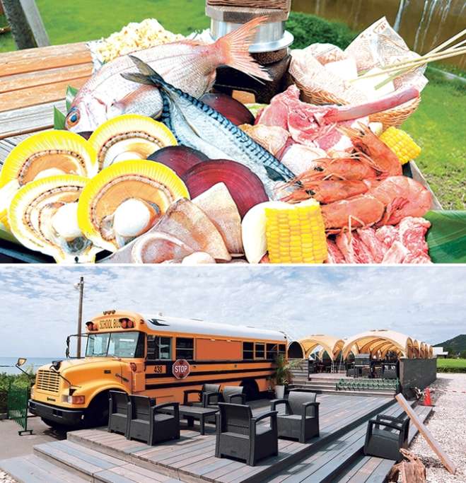 上：月日貝などの海産物を楽しめる江口浜焼きBBQコース（1人5,000円、要予約）も<br />
下：海風を感じながら浜焼きを楽しもう