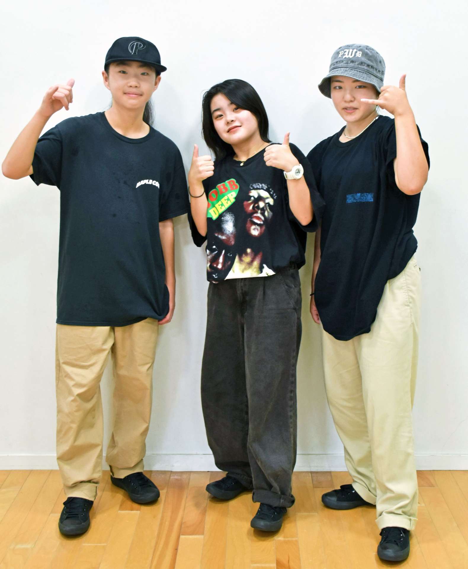 ダンス日本一に輝いた「ＭＡＰＬＥ　ＭＡＮＩＡ」の（左から）深江遥斗さん、蓑茂希衣菜さん、岩田梨愛来さん＝いちき串木野市生福